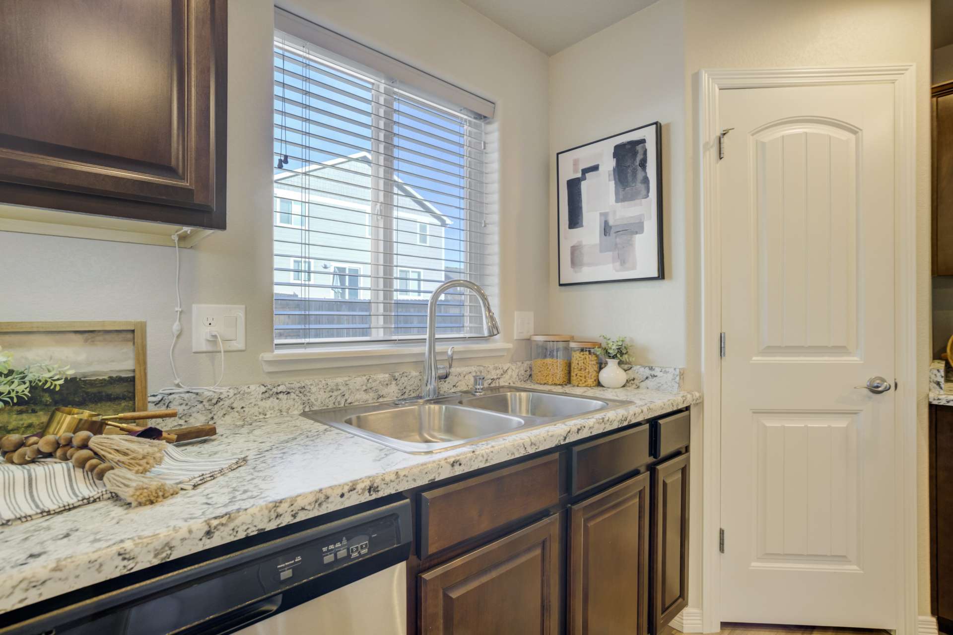 5338 Kingscote Dr-0023