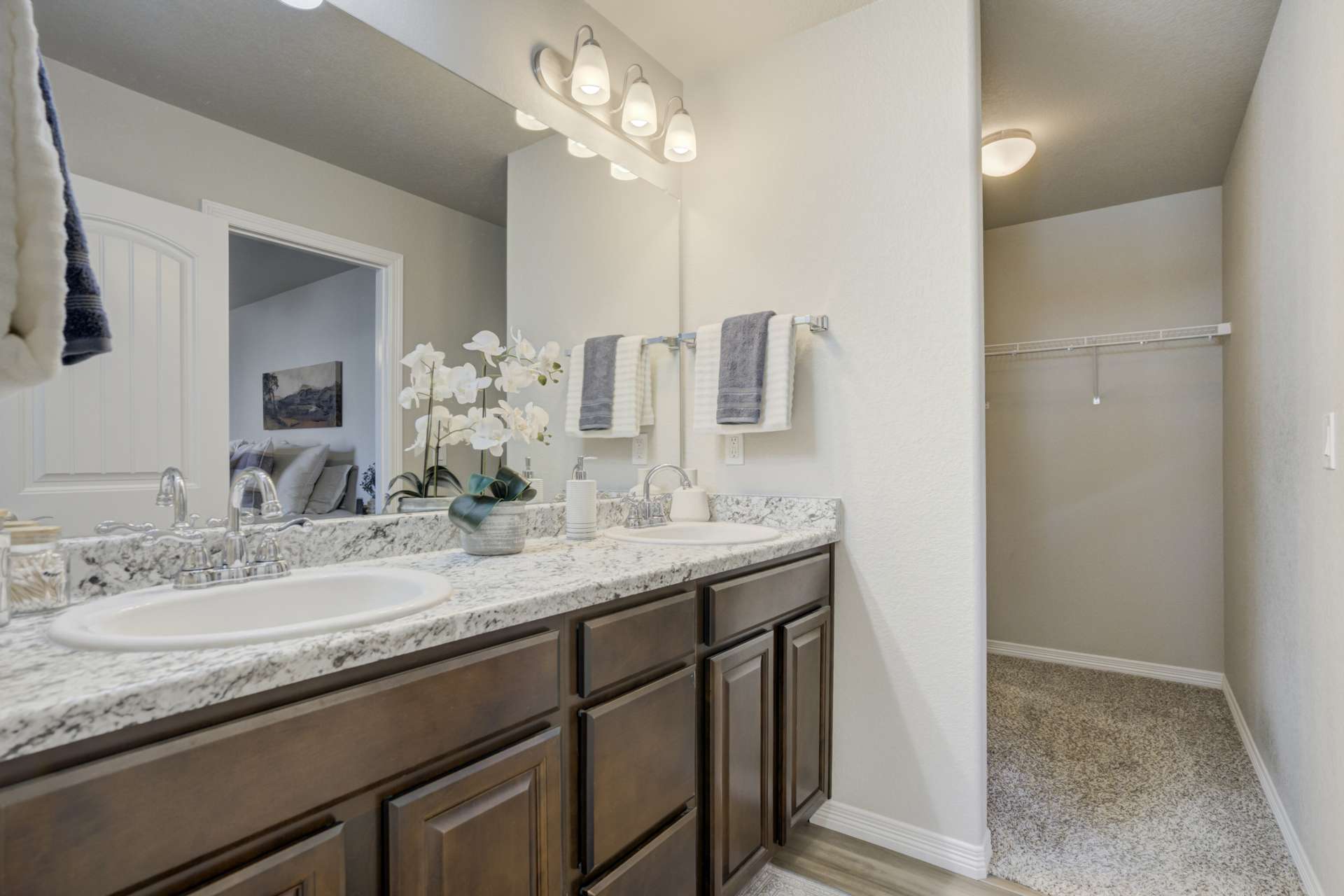 5338 Kingscote Dr-0033